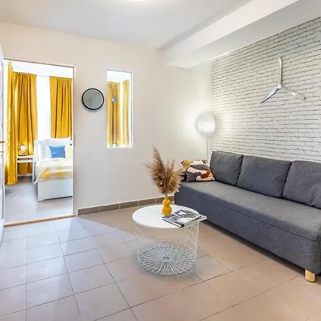 Kozponti Teraszos Klimas Apartman *