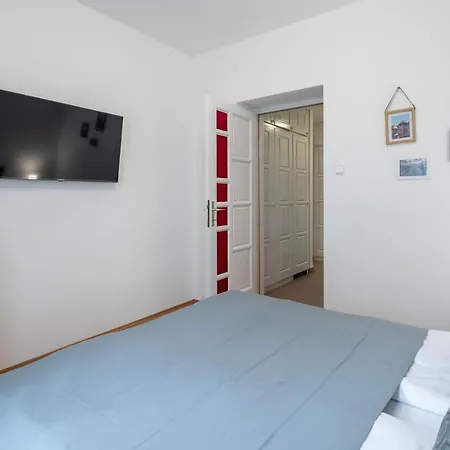 Apartment Kozponti Teraszos Klimas Apartman