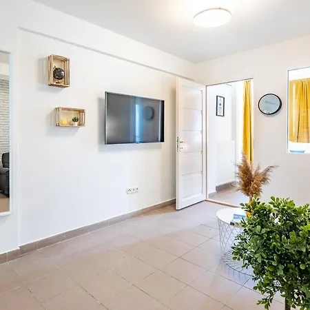 Kozponti Teraszos Klimas Apartman Apartment *