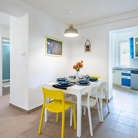 Apartment Kozponti Teraszos Klimas Apartman *