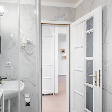 Kozponti Teraszos Klimas Apartman Apartment